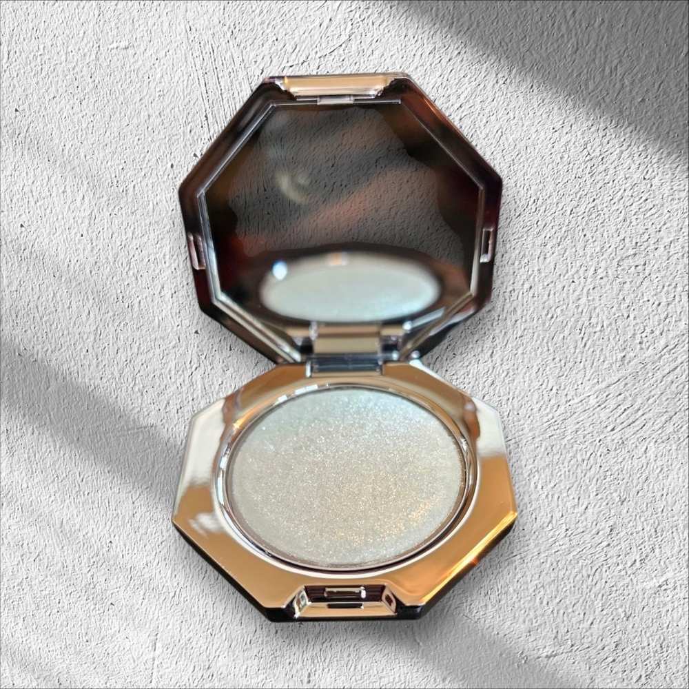 Fenty Beauty Diamond Bomb All-Over Diamond Veil Mini (How Many Carats)
